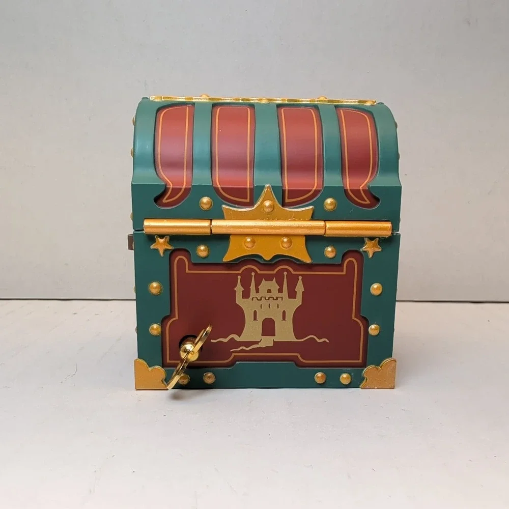 Hallmark Keepsake 2002 Merry Music Makers Wind Up Musical Toy Chest Ornament